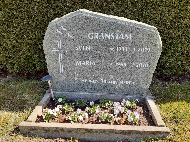 Grave number: HM 16   18, 19, 20