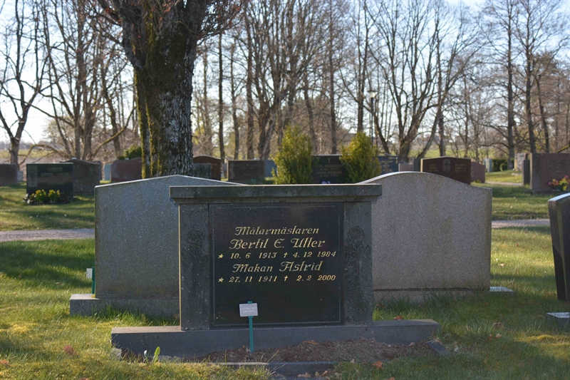 Grave number: B3 3A   215, 216