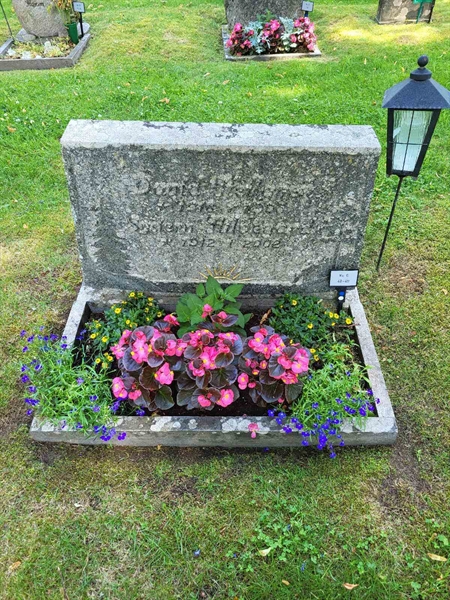 Grave number: Jä 06    48-49