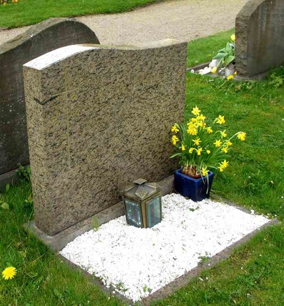 Grave number: SN L    42