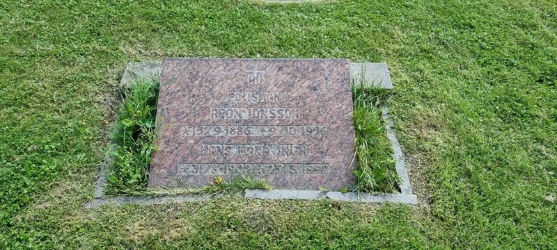 Grave number: SK 1 01  007, 008