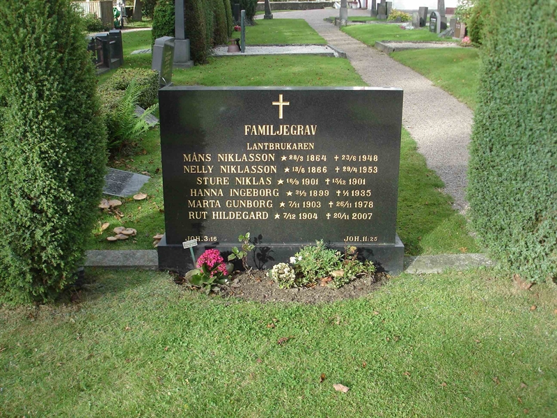 Grave number: HK A    61, 62