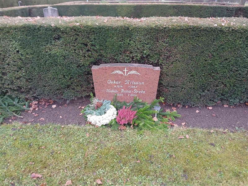 Grave number: FE E    32