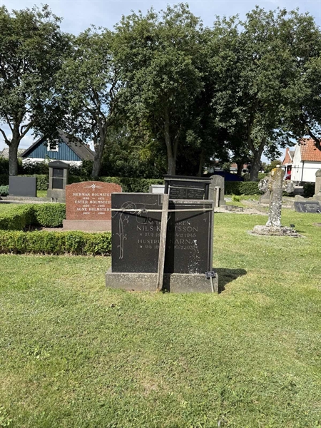 Grave number: ON D   332, 333