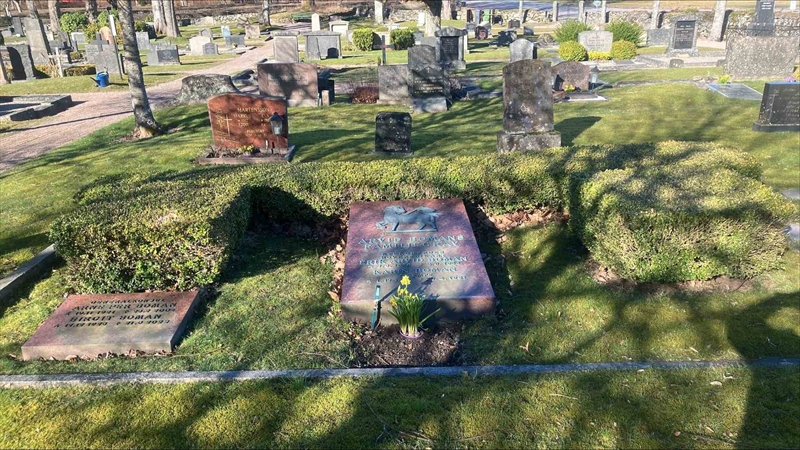 Gravnummer: Vitt G04   34:A, 34:B