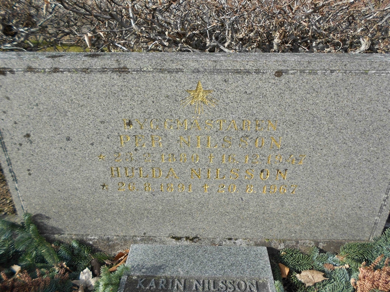 Grave number: NÅ M4    10, 11