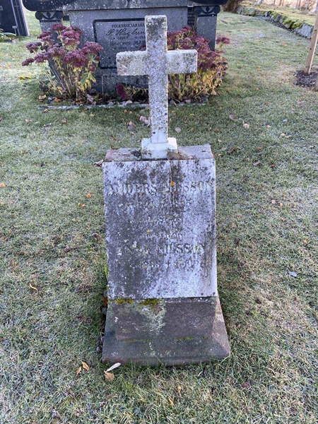 Grave number: 10 Ös 04     7-8
