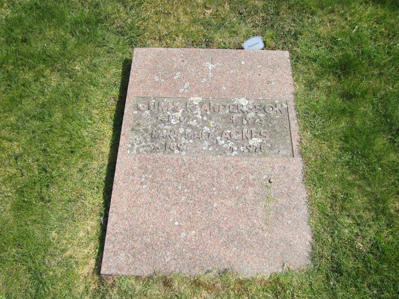 Grave number: 04 F   21, 22