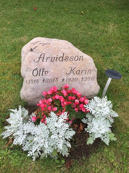 Grave number: ÖD 04  105, 106, 107