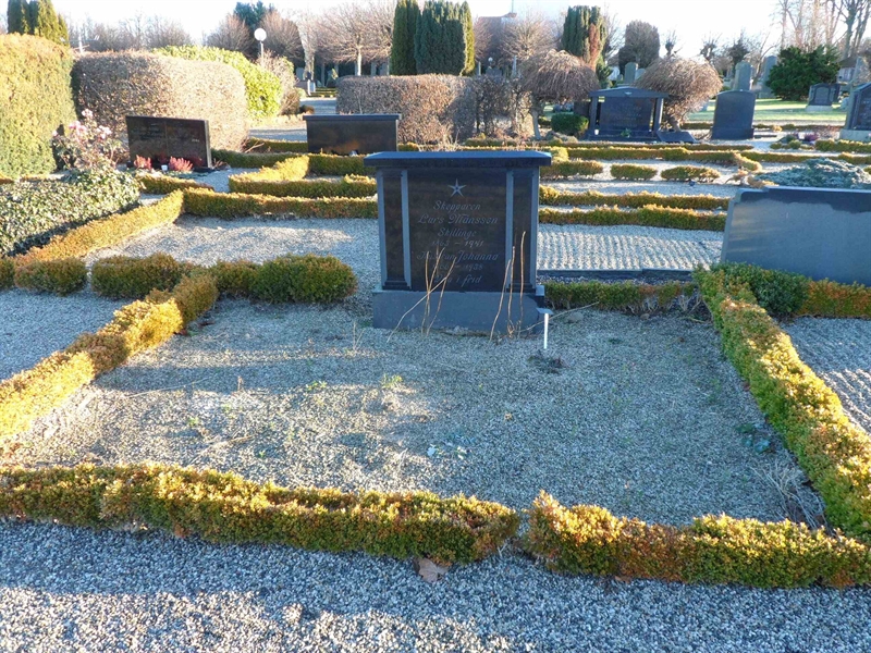 Grave number: 2 01  1222