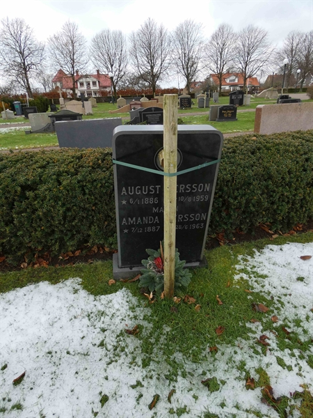 Grave number: TR 3   127