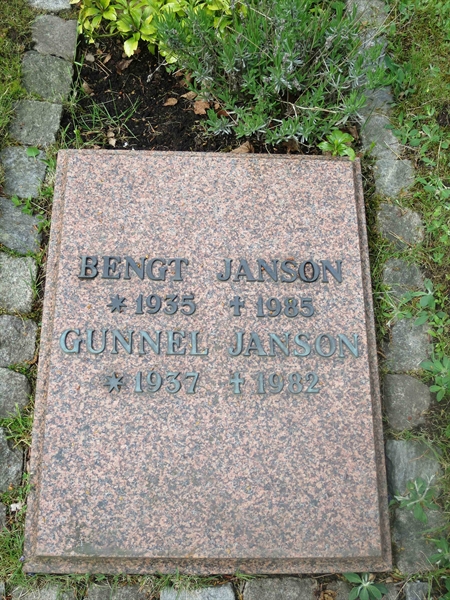 Grave number: HÖB N.UR   384