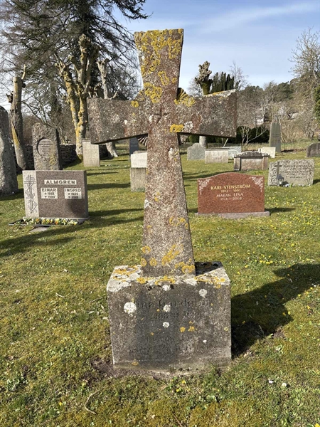 Grave number: LI 107
