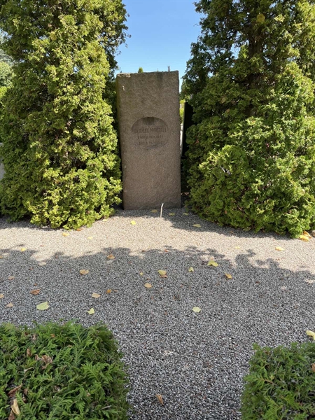 Grave number: NK IV     6