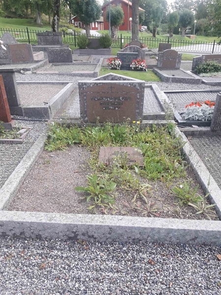 Grave number: VÄ 02   197, 198