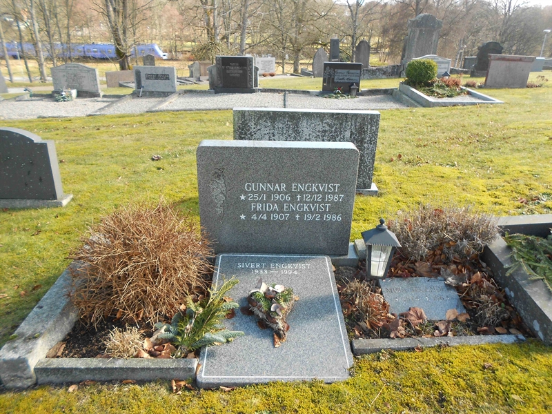 Grave number: NÅ G4    21, 22