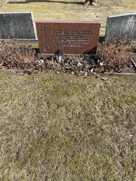 Grave number: 30 B   107-108