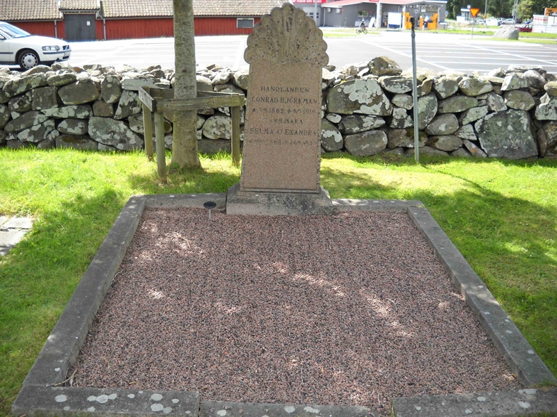 Grave number: 1 05  198