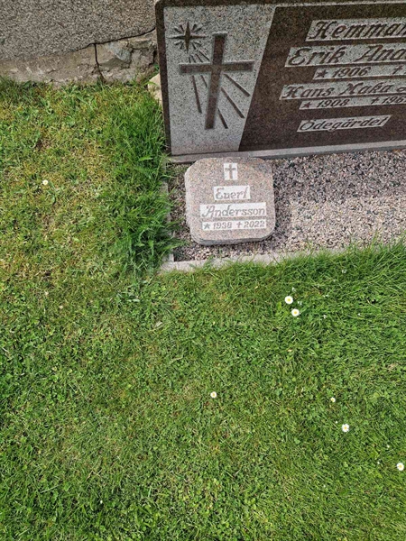 Grave number: 04 A  106, 107