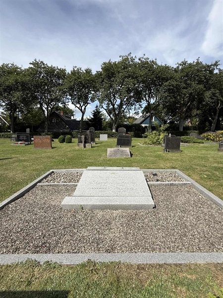 Grave number: ON D   349, 350, 351