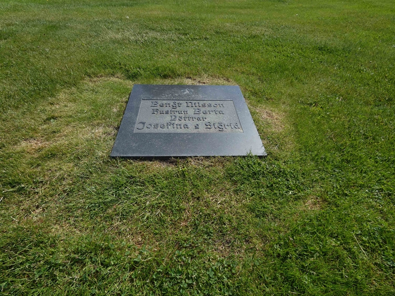 Grave number: TR 2B   228d