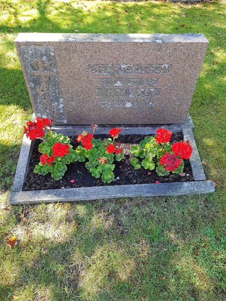 Grave number: 01  2204