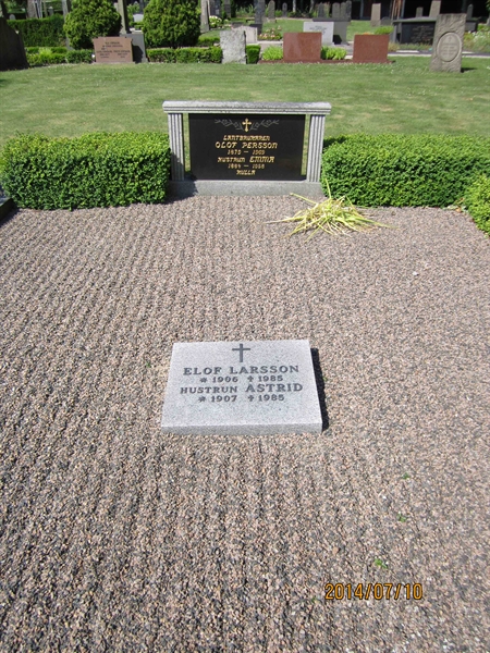 Grave number: 8 F    76