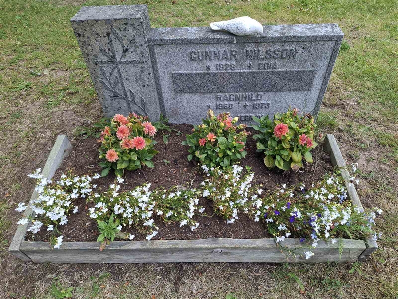 Grave number: 001 2   998
