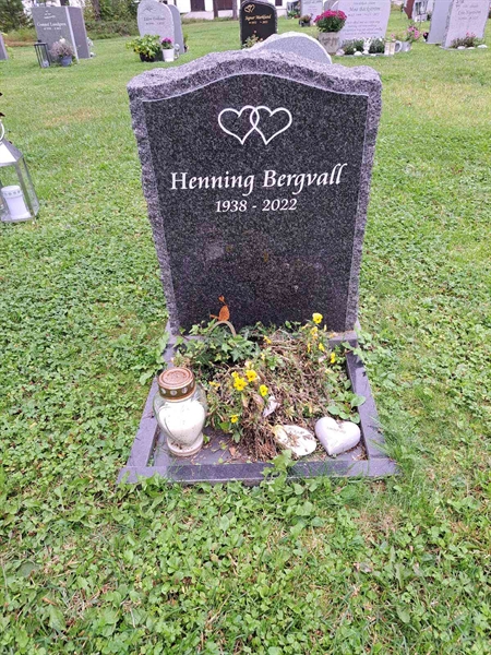 Grave number: 2 Q  2737