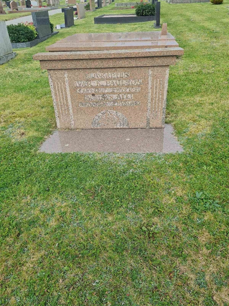 Grave number: F 04   143, 144