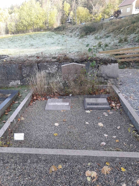 Grave number: VÄ 03     9, 10
