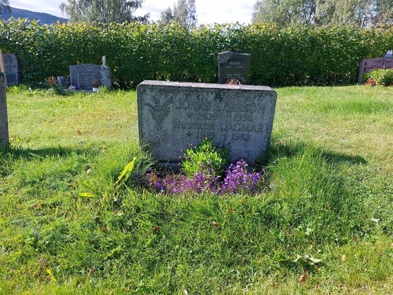 Grave number: K J   146, 147