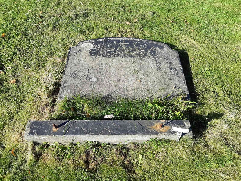 Grave number: Fr 7   821-822
