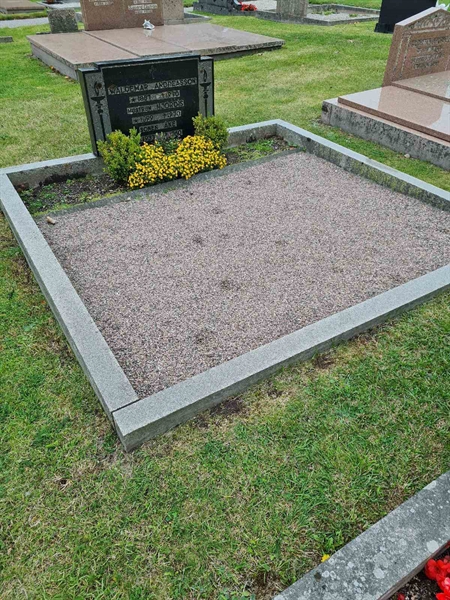 Grave number: F 04   278, 279