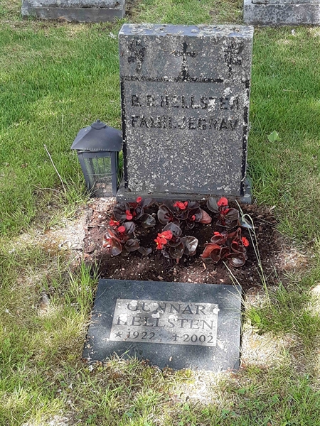 Grave number: JÄ 05   144