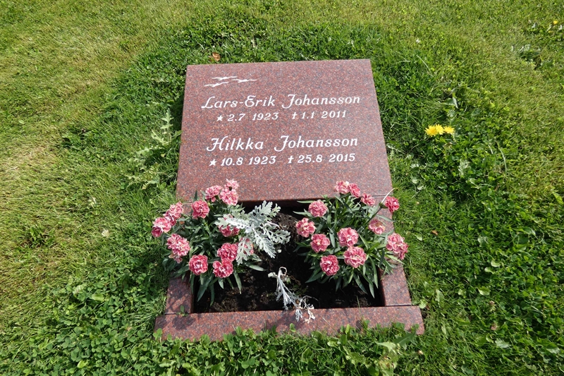 Grave number: TR C    30