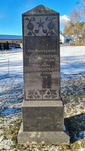 Grave number: M G 03 26-27