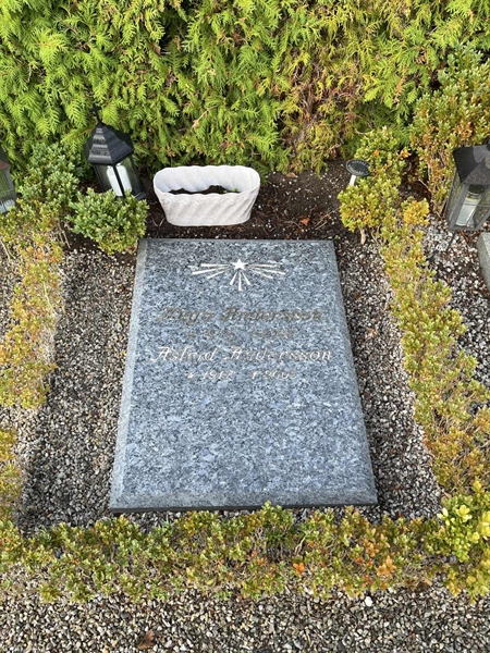 Grave number: NK Urn o    16