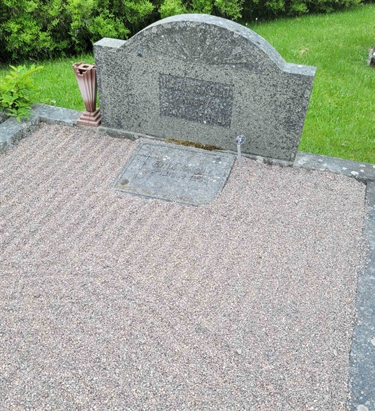 Grave number: JÄ 4   27