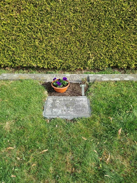 Grave number: 1 03   11