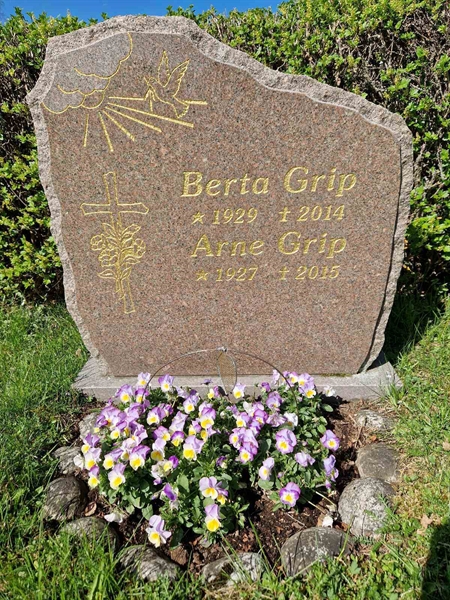 Grave number: 501 16 3111-3112