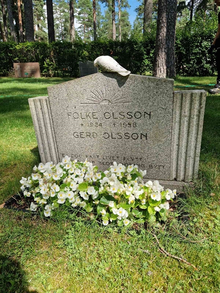Grave number: 1 KV.4   134-135