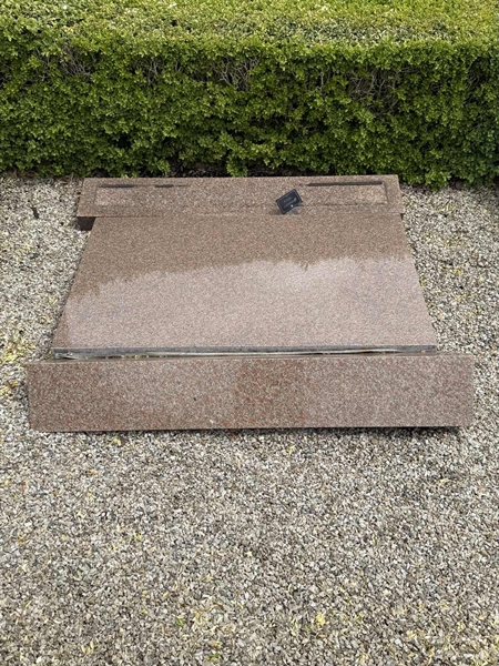 Grave number: FÅ D 37, 38