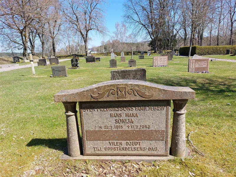 Grave number: HÖ 2   21, 22