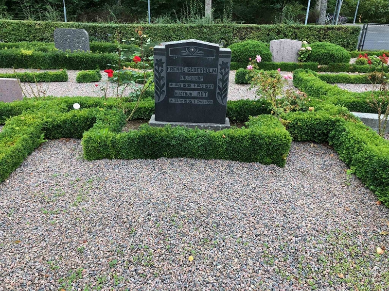 Grave number: Kå 17    27, 28