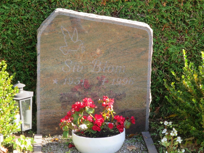 Grave number: HK M     5, 6