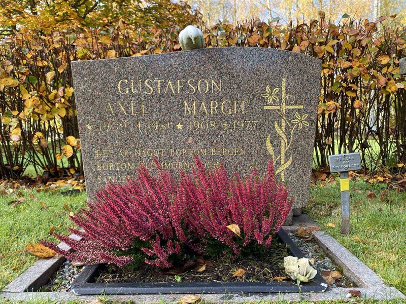 Grave number: 1 24     51