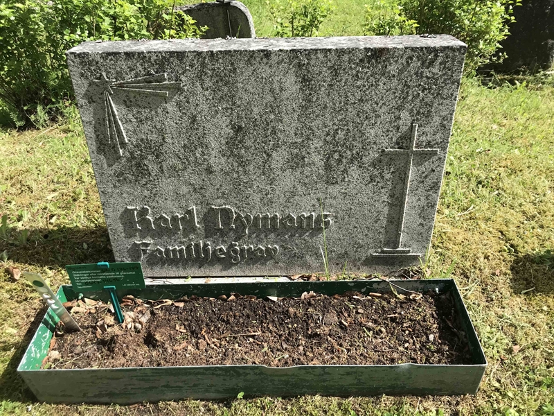 Grave number: UN D   176, 177