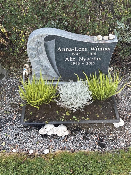 Grave number: 4 N ND   411