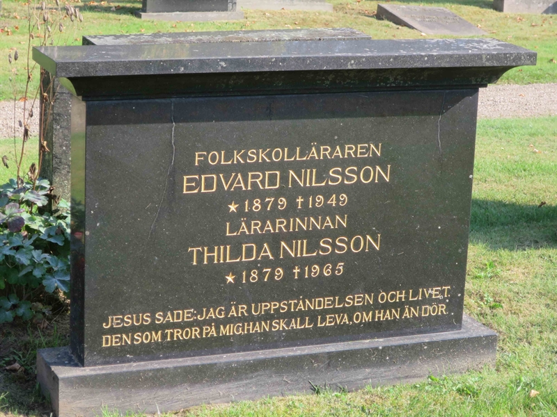 Grave number: HK F   192, 193